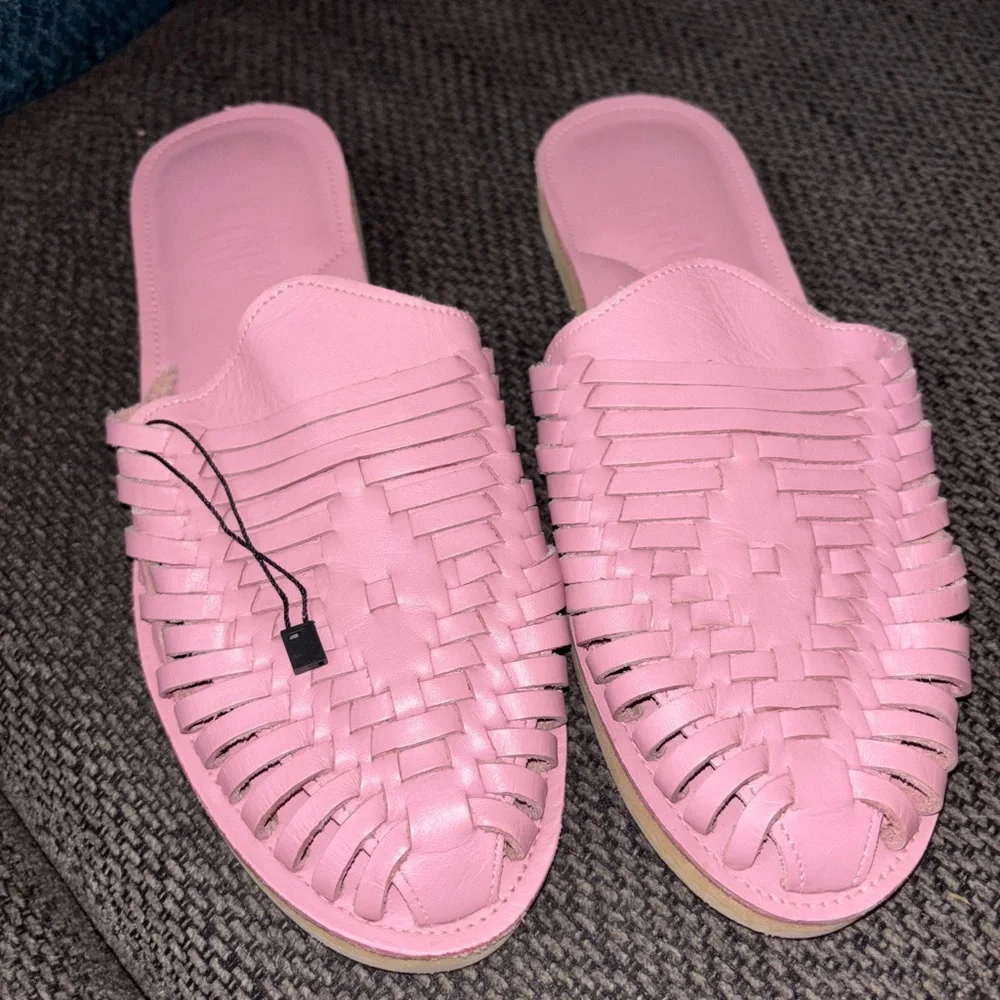 ESPIRITU SIZE 10 Leather Slip-On Sandals - Picture 2 of 4